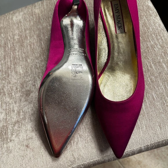 NWOB Emy Mack FUSCIA kitten heels. - Picture 4 of 6